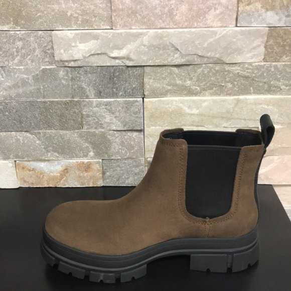UGG Ashton Chelsea Suede Ankle Boot - Picture 8 of 9